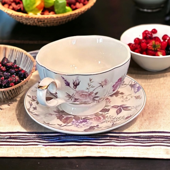 Beautiful Tea Cup and Saucer - Picture 11 of 15